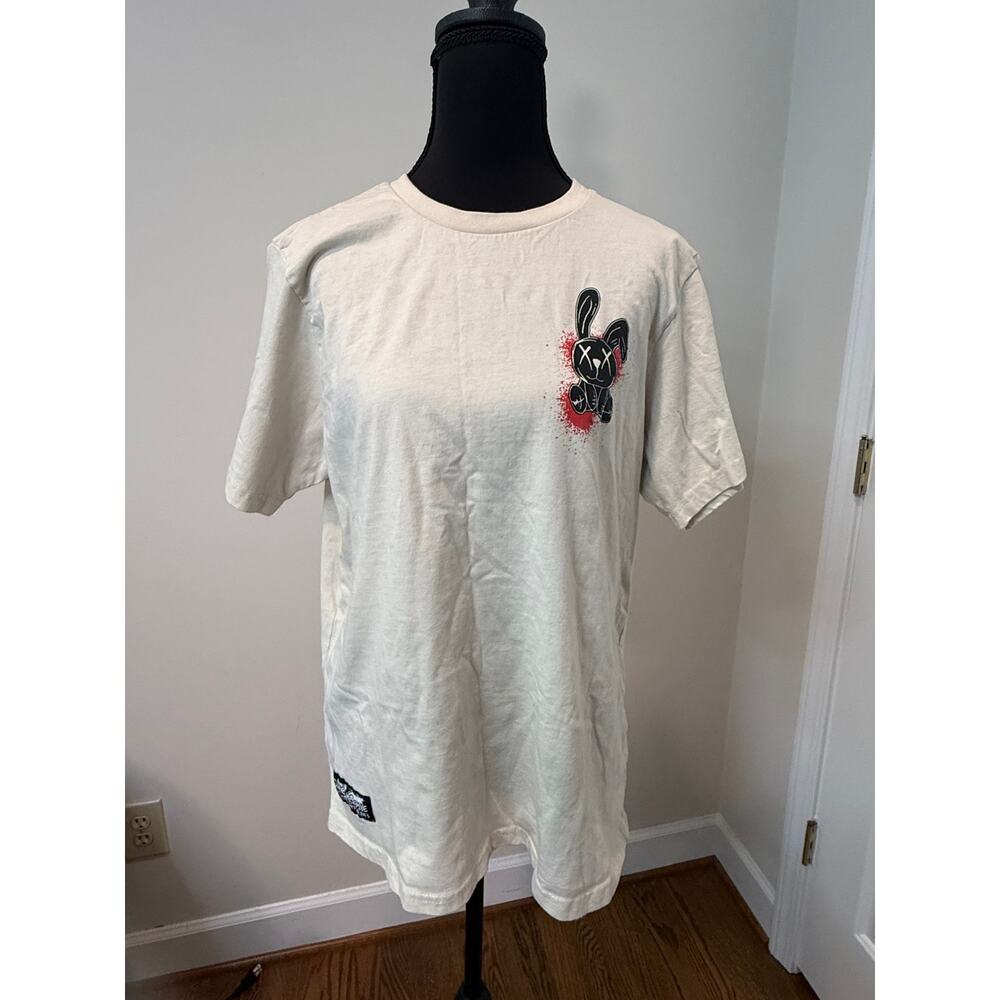 Super Massive Art Series Bunny Tapestry T-Shirt